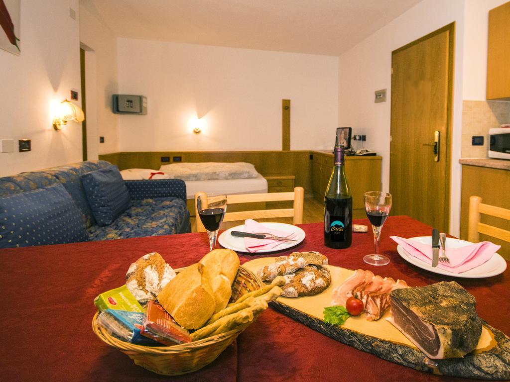 Residence Cirelle Suite & Spa Canazei Quarto foto